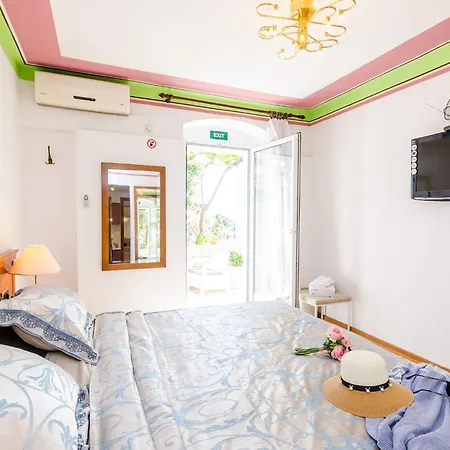 Nicol - With Terrace Apartment *